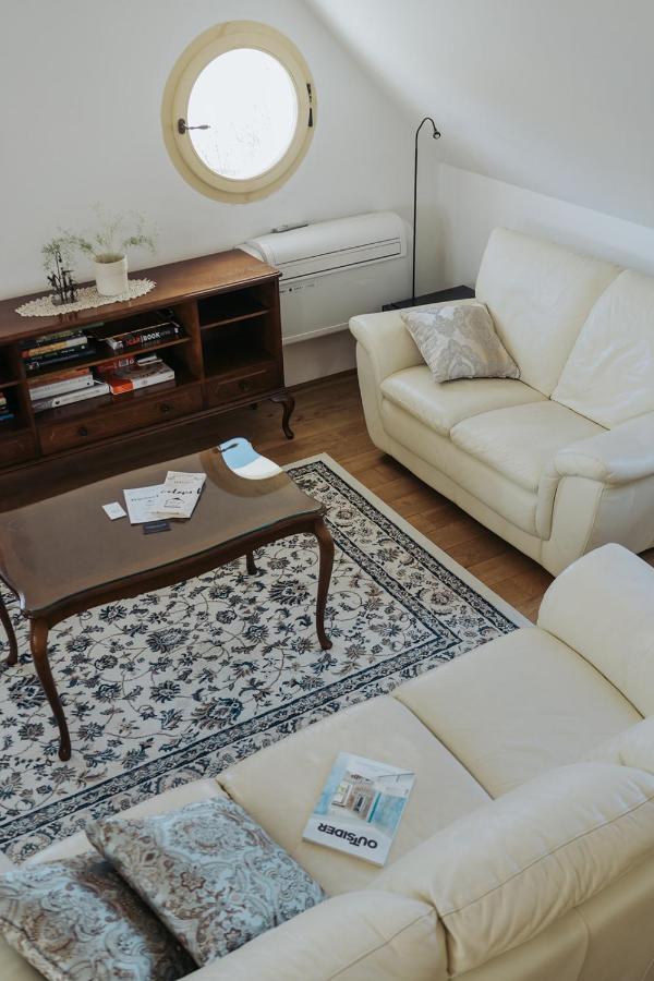 Apartments Mozinetova Hisa Sentjost nad Horjulom Ngoại thất bức ảnh