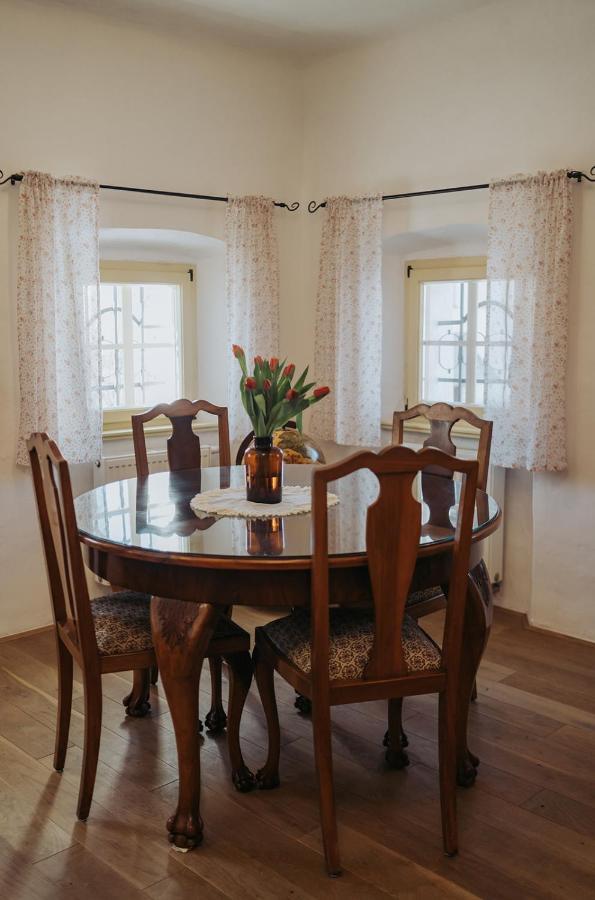 Apartments Mozinetova Hisa Sentjost nad Horjulom Ngoại thất bức ảnh
