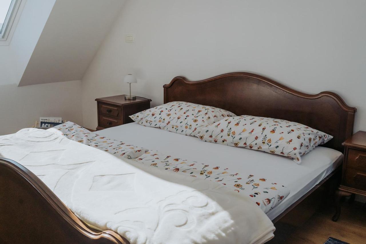 Apartments Mozinetova Hisa Sentjost nad Horjulom Ngoại thất bức ảnh